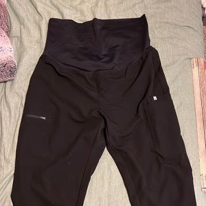 Maternity Women’s black Yola FIGS scrub pants